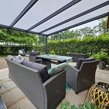 Holiday home Kleines Luettje Backhuus 35516 Uplengen